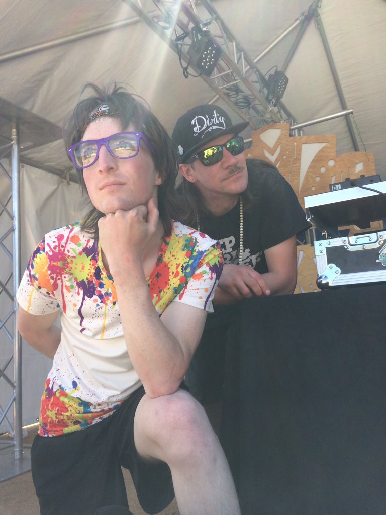 DJ_I_Cite's tweet photo. @ScoffaDubs and @snarkydubs soakin up those One Vibration rays https://t.co/XiqlmcBXHR