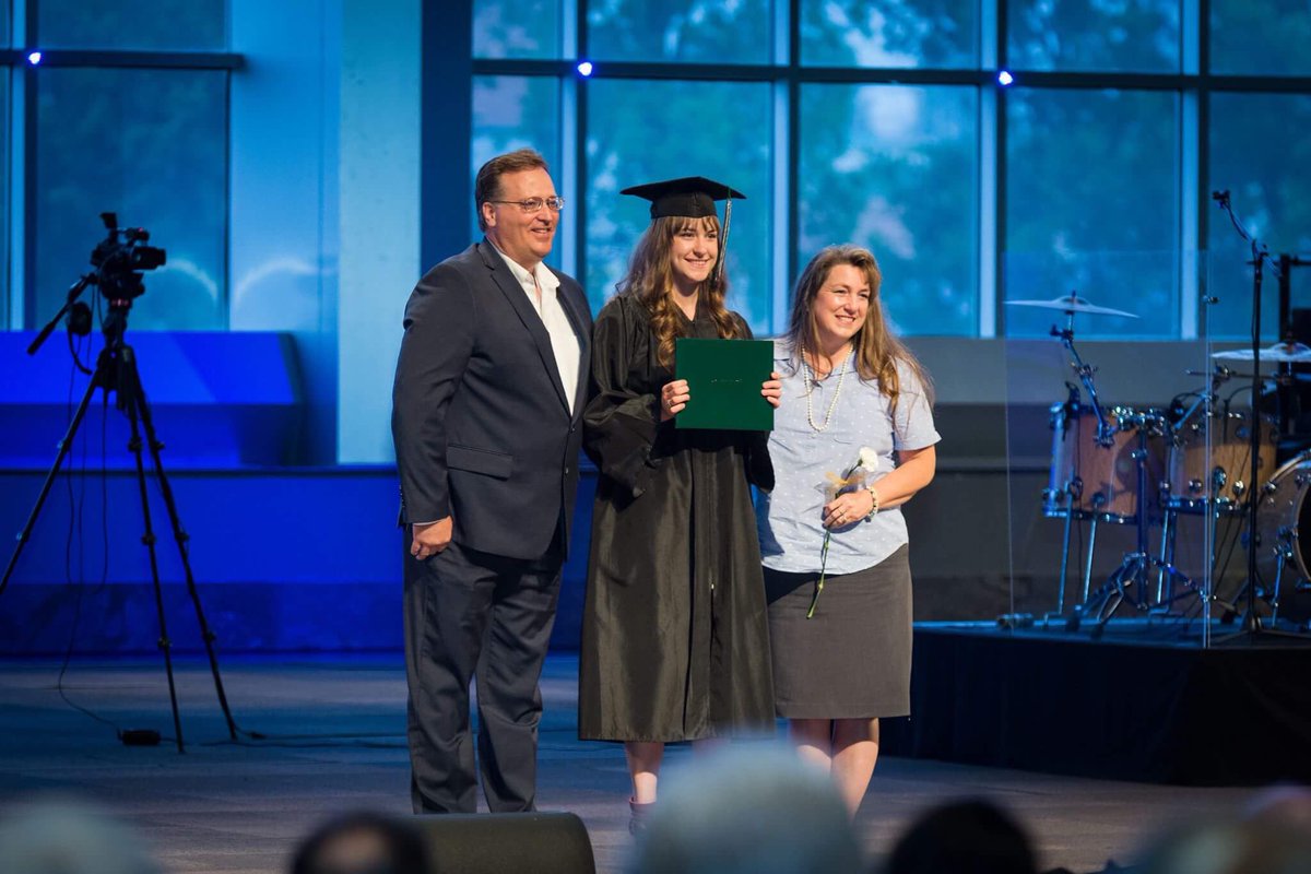 SHADES_Music's tweet photo. Getting my #diploma !!! 👏🏻 #graduate #finallydone #nextstep #homeschool
#shadesmusic #soul #singer #musician #singergroup #funtimes https://t.co/3bbG64Bj9Y