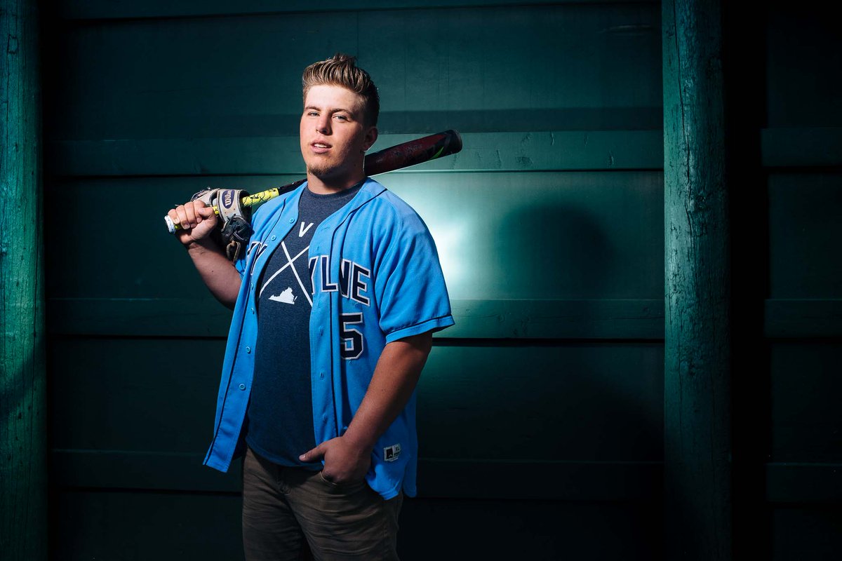 b2xphoto's tweet photo. #b2xseniors #boldandtrue #skylinegrizzlies https://t.co/v35311F2DW