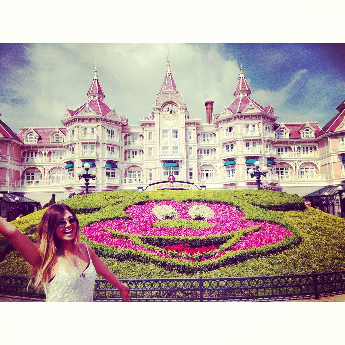 DanceAgainer's tweet photo. @Eurostars @InstaxEs #MagicEurostars mi mejor momento magico en Paris https://t.co/9n0spEw490