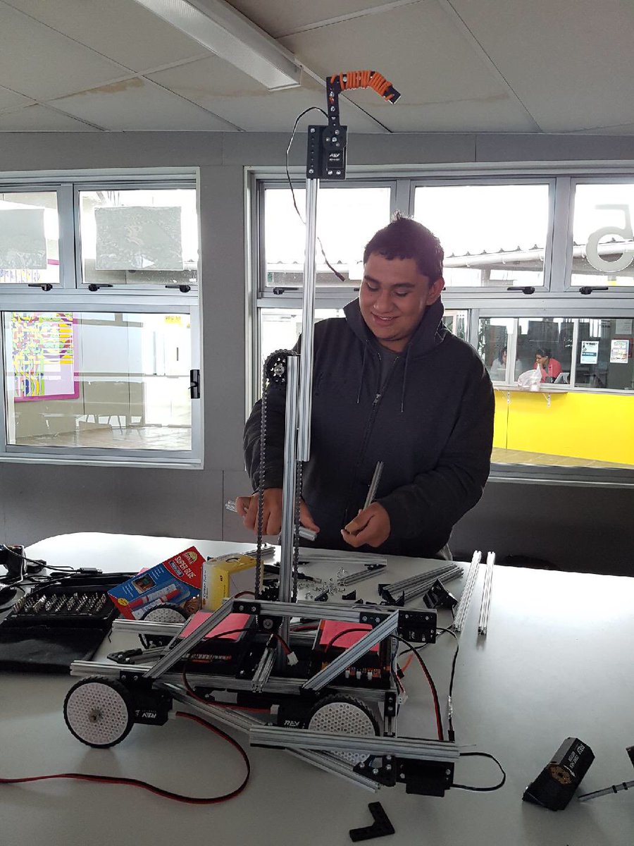 NZKarebots's tweet photo. Team Karebots. Hard at work. Look where we are now. #karebots #TeamNZ #omgrobots #Robotics #finallygettingsomewhere https://t.co/cyzwZzXL0H
