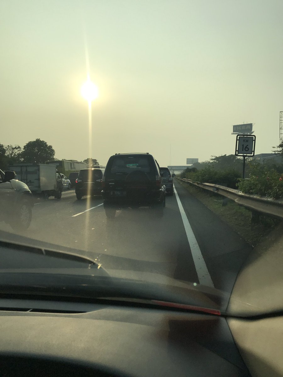 Kharyanto's tweet photo. @RadioElshinta @SonoraFM92 #toljanger padat merayap mulai km 16 ke a Jakarta, arah sebaliknya ramai lancar. https://t.co/RKbilzoSao