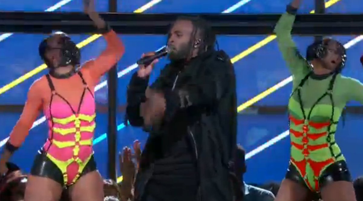BBMAs's tweet photo. .@NICKIMINAJ + @jasonderulo + @LilTunechi+ @davidguetta + #BBMAs = 🔥🔥🔥 #MinajMedley https://t.co/w3WlmJ2CQv