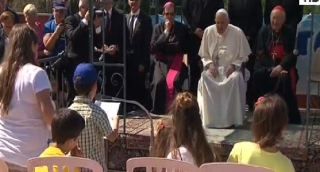 Channels24_UK's tweet photo. Pope Visits Rome Parish, Talks Childhood With Children https://t.co/AyvIb1EodK https://t.co/IgcGf0Lllu