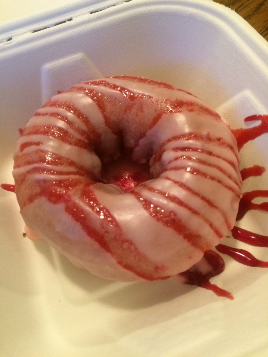 CarolynW618's tweet photo. Thanks @DuckDonuts for tempting me w/ this deliciousness! #whatdiet #cheatingonmycaloriecount #earnedittoday #strawberry #raspberrydrizzle https://t.co/utBxxDy7pw
