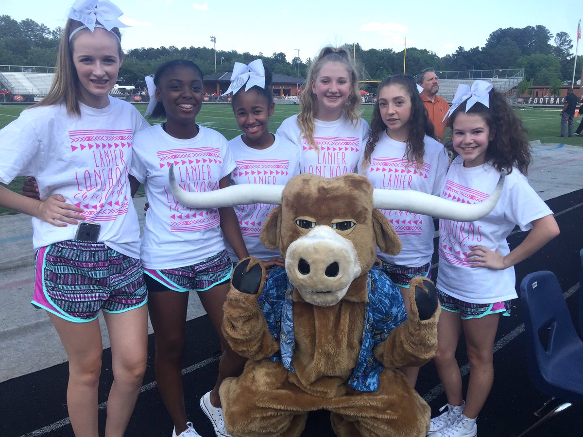 LHSSpiritCheer's tweet photo. Horns in the House! Great crowd! #springgame17 https://t.co/wxBa4JytyU