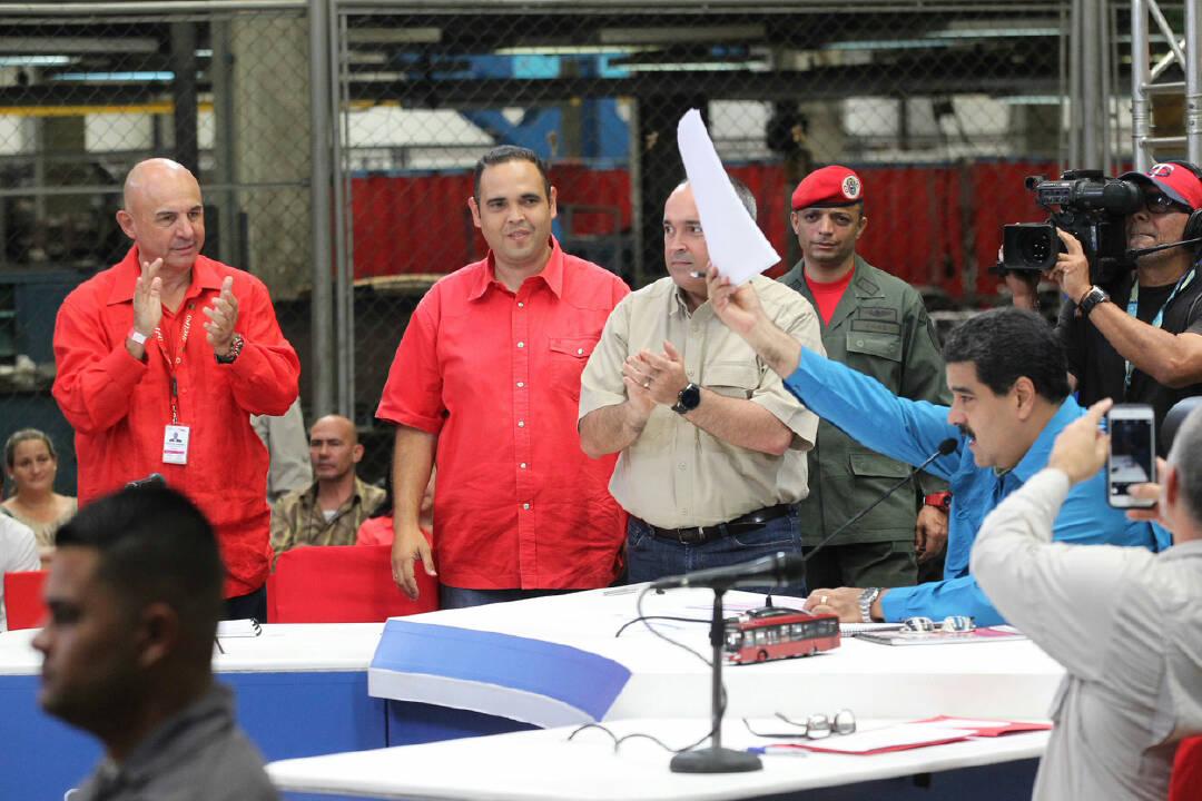 EdisonB25's tweet photo. #APROBADA y FIRMADA la XII CC del @metro_caracas y ahora vamos RUMBO a la ANC por la paz @NicolasMaduro @PresidencialVen https://t.co/4UgnLUpwF4
