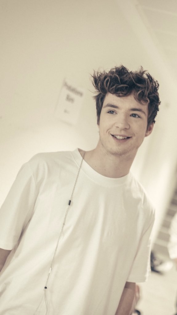 dielochis's tweet photo. Fällt euch ein "dieser Blick wenn..." Spruch zu diesem Foto ein? 😅 https://t.co/7Ka7oWwWbU