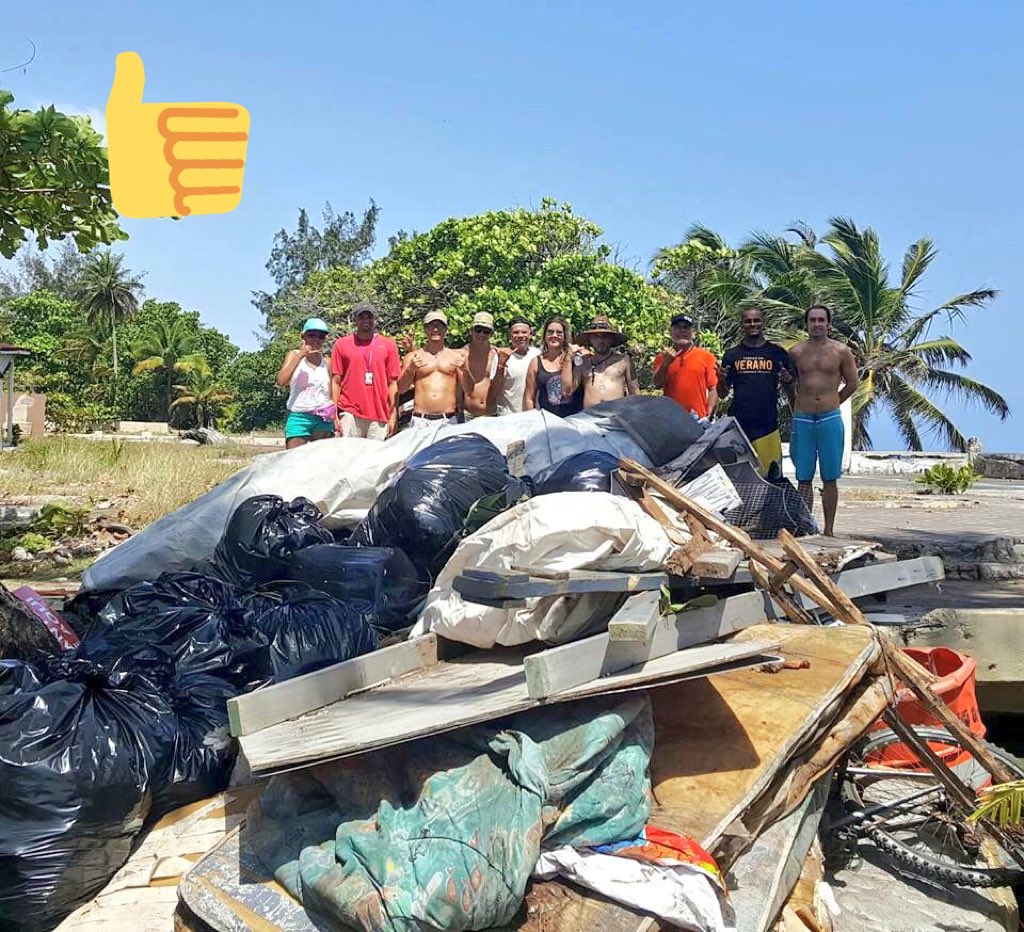 sinfiltroblog's tweet photo. Estas personas recogieron esta basura de La 8,Bajamar Escambrón en menos de 3 horas. Pueden ir al FB Surfers de Bajamar y ver toda la basura https://t.co/WyQyNMT8LE
