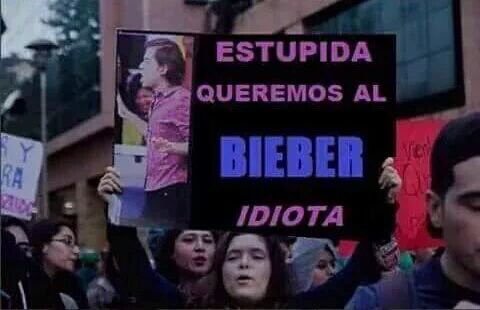 FlorDeBelieber's tweet photo. "Estupida queremos al bieber idiota"
JAJAJAJA sigo sin superarlo
 #JustinBBMAs https://t.co/hHqEThOr52