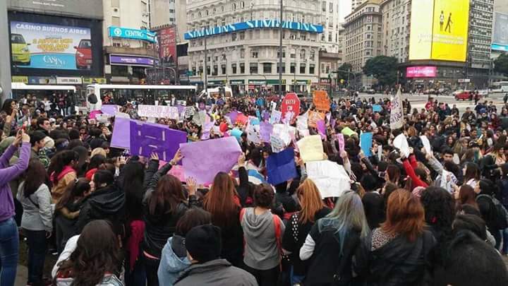 FlorDeBelieber's tweet photo. "Si el mundo esta en tu contra yo estoy contra el mundo"
hoy se cumple un año de "La marcha Belieber" en Argentina 
#JustinBBMAs https://t.co/1f4KaraU1r