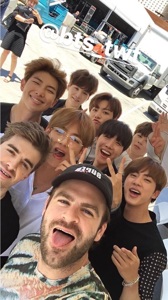 vitalvmin's tweet photo. yES tHEy aLL loOK sO GOoD

I cast my vote to @BTS_twt for the Top Social Artist Award #BTSBBMAs #BBMAs https://t.co/2nNiqtzUsN