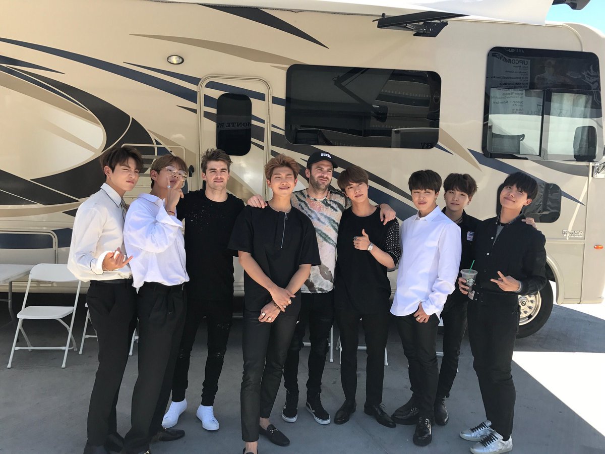 vitalvmin's tweet photo. yES tHEy aLL loOK sO GOoD

I cast my vote to @BTS_twt for the Top Social Artist Award #BTSBBMAs #BBMAs https://t.co/2nNiqtzUsN