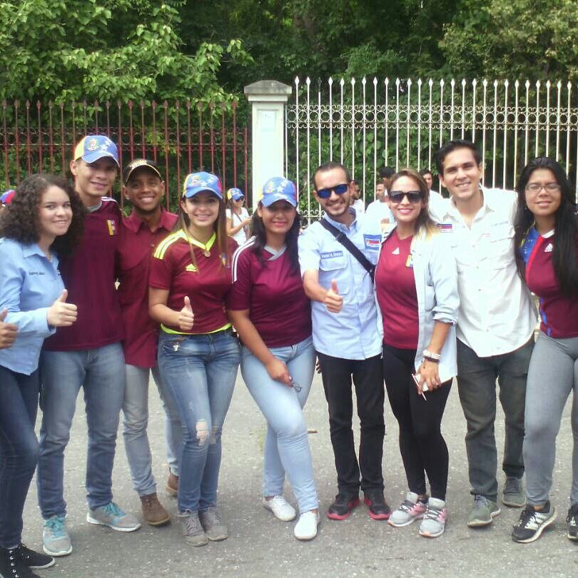 OsnielOrozco's tweet photo. La Juventud de Duaca en la calle, Firmes y Claros... Seguiremos en la calle por la libertad y la democracia de Vzla! https://t.co/TMzk375pvp
