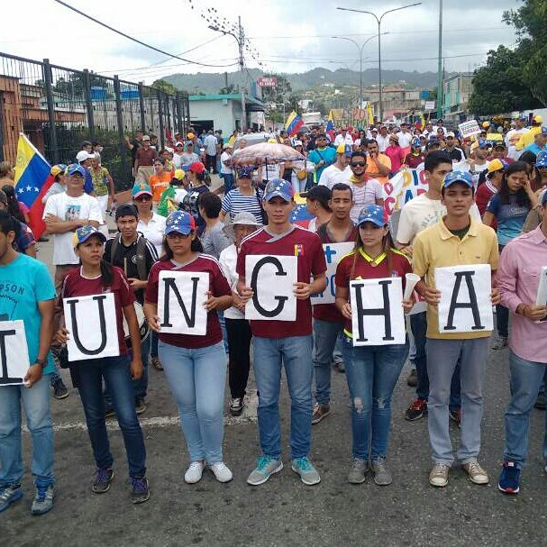 OsnielOrozco's tweet photo. La Juventud de Duaca en la calle, Firmes y Claros... Seguiremos en la calle por la libertad y la democracia de Vzla! https://t.co/TMzk375pvp