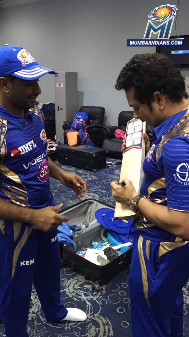 mipaltan's tweet photo. From one #MILegend to another.

#CricketMeriJaan #IPLfinal #BELI3VE https://t.co/nZY6ZblEjk