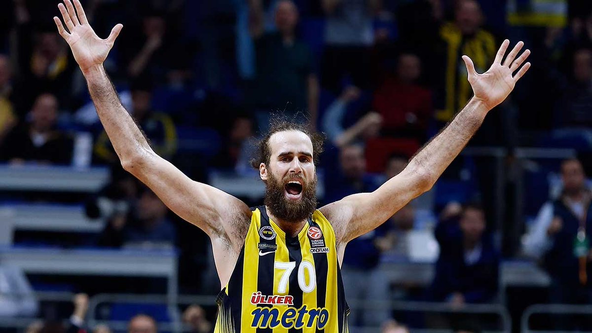 Smollacchio's tweet photo. Congratulazioni al @FBBasketbol e a @GigiDatome ! 7 anni dopo la vittoria di Basile con il Barça, un italiano torna sul tetto d'Europa! https://t.co/AAlwNskpFS
