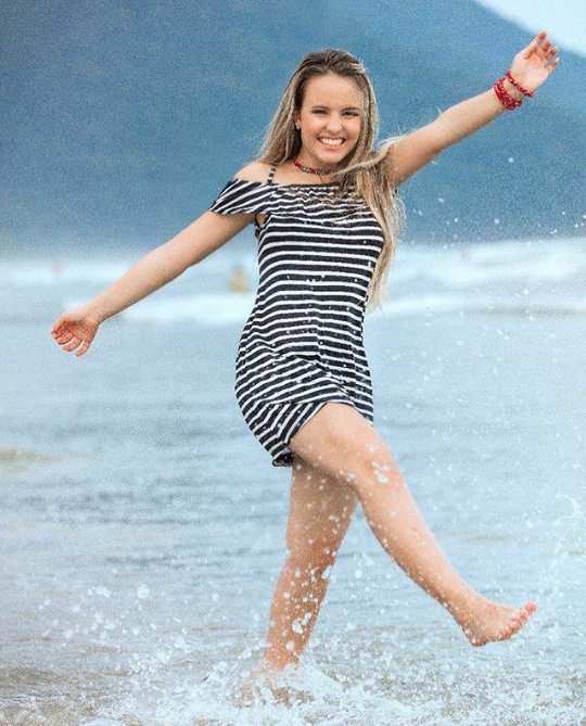 O que mais importa é ser feliz .. te amo <a href="/larimanoela/">Larissa Manoela 🌟</a> 💕💕