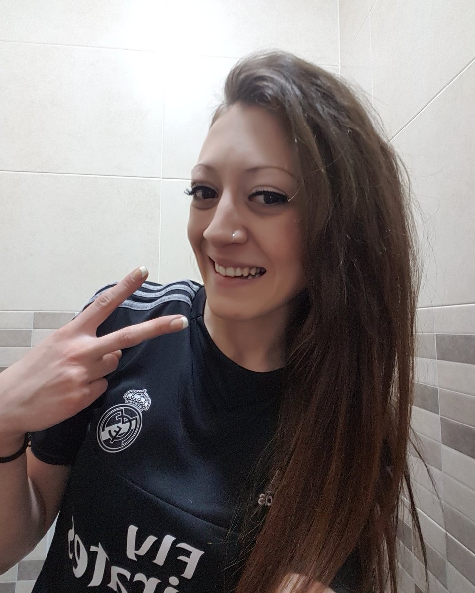 veronica_rm_'s tweet photo. Sólo puedo decir que orgullosa de ser madridista hasta la muerte!!!! ORGULLO vikingo a muerte #33 https://t.co/hzMykfHfZn