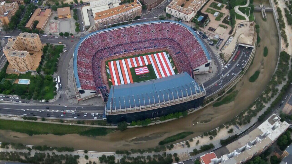 NachoPalen's tweet photo. La foto que tiró Luis Aragonés de su Vicente Calderón  #ElSabio https://t.co/be9JaY2IaG