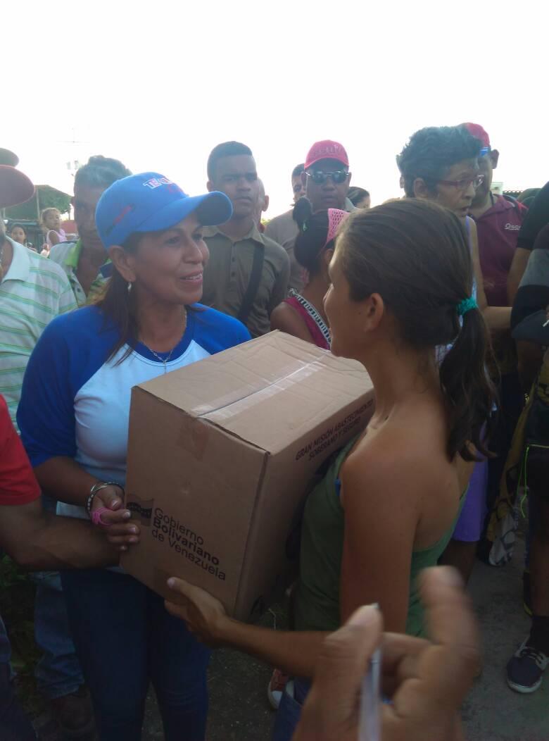 AdyanizNoguera's tweet photo. Gracias a @NicolasMaduro hemos atendido a través de los CLAP 18.515 familias en #Cúa #MirandaEnPazVenceAlTerror https://t.co/utjiViNboe