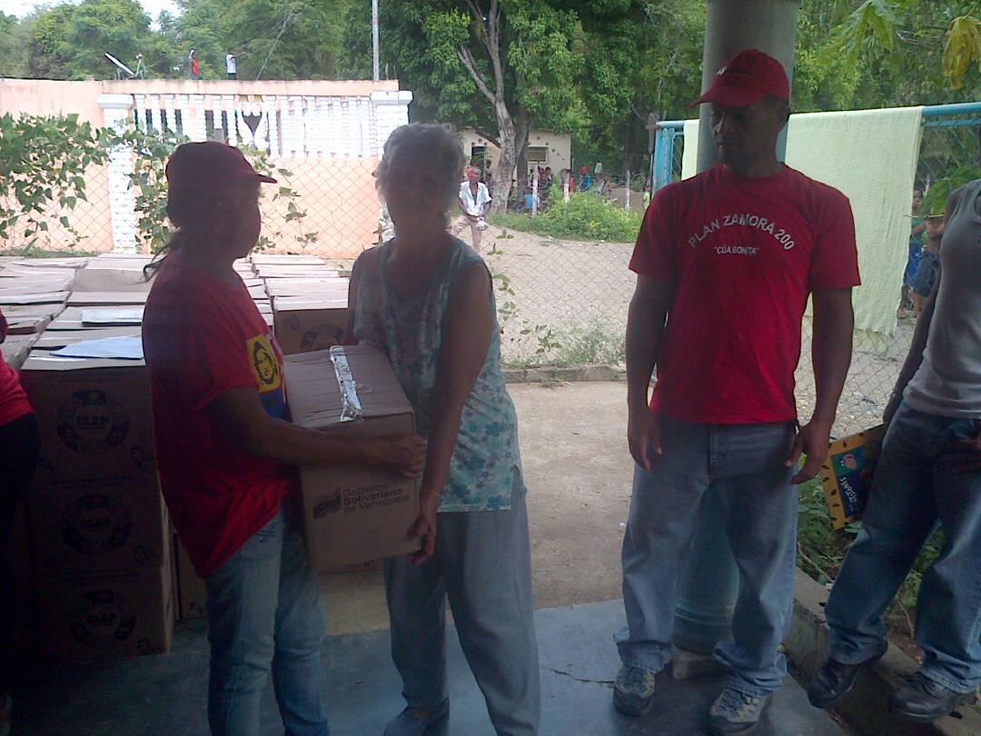 AdyanizNoguera's tweet photo. Gracias a @NicolasMaduro hemos atendido a través de los CLAP 18.515 familias en #Cúa #MirandaEnPazVenceAlTerror https://t.co/utjiViNboe