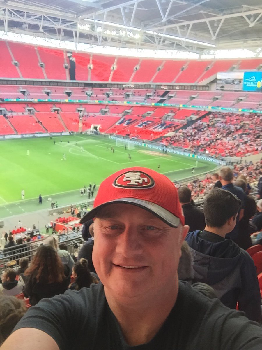 dunsjd's tweet photo. Great day @wembleystadium for #NonLeagueFinalsDay - congrats to @SouthShieldsFC &amp; @YorkCityFC for #FAVase &amp; #FATrophy wins! @FA @BuildbaseUK https://t.co/ZG61yQOgYn