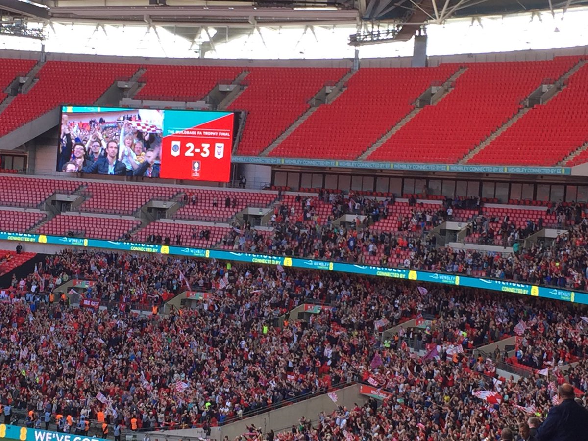 dunsjd's tweet photo. Great day @wembleystadium for #NonLeagueFinalsDay - congrats to @SouthShieldsFC &amp; @YorkCityFC for #FAVase &amp; #FATrophy wins! @FA @BuildbaseUK https://t.co/ZG61yQOgYn