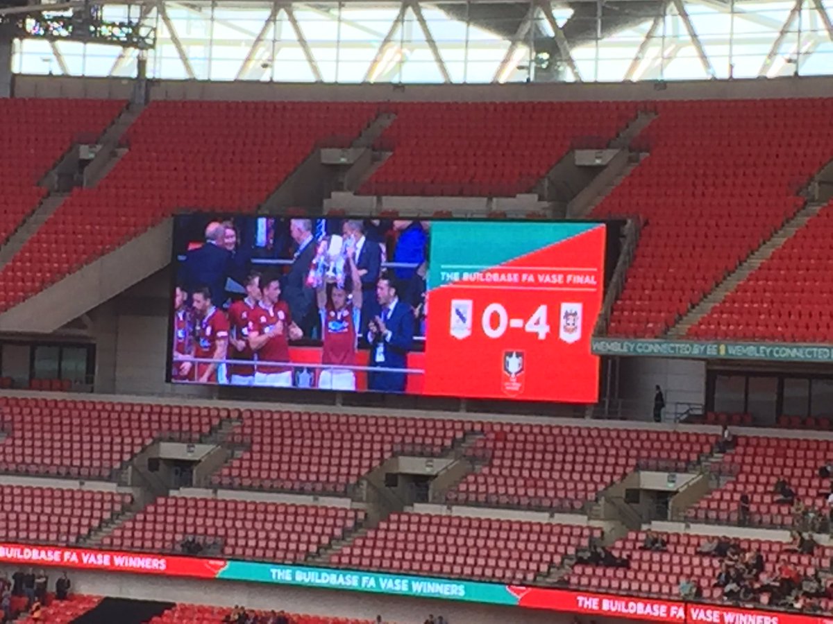 dunsjd's tweet photo. Great day @wembleystadium for #NonLeagueFinalsDay - congrats to @SouthShieldsFC &amp; @YorkCityFC for #FAVase &amp; #FATrophy wins! @FA @BuildbaseUK https://t.co/ZG61yQOgYn