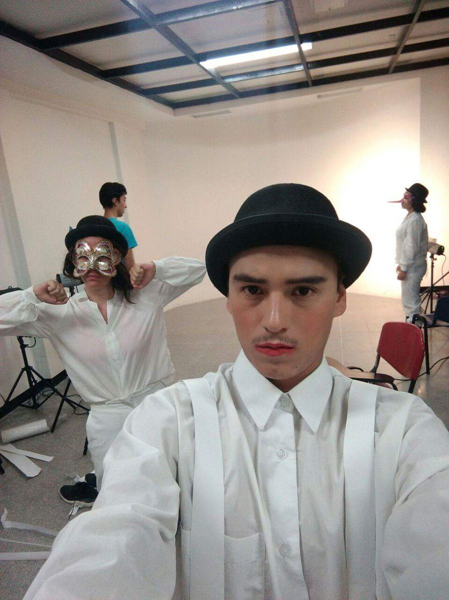 ArielRmodelo's tweet photo. #Proyectos Estamos Grabando #Actuando #Dirigiendo #Cine #Camara en Orden de Foto: 1. #postrauma 2. La N.Mecánica 3. La Reina 4. Fotos #Model https://t.co/M7lLbMphvt