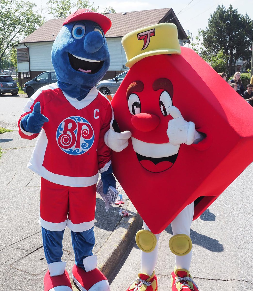 TileTownTYLER's tweet image. Great to meet @bostonpizza Lionel at the Cloverdale Parade, see you next year!