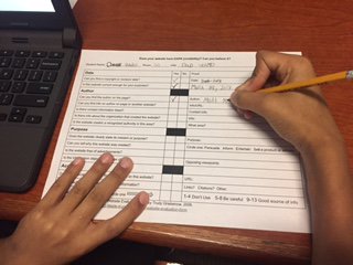 casatta7's tweet photo. 6th grade library Ss at #9 using form to evaluate website credibility https://t.co/JEVw9KEsaT #tlchat #rcsd9clc #digcit @RCSDNYS https://t.co/pJkw3bOXWk