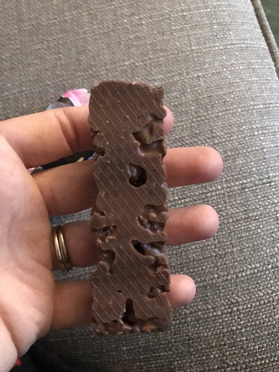 cityandclaire's tweet photo. @SlimmingWorld 4/6 bars broke my heart this week. I don't even want to eat the last 2 ๐ข#slimmingworlduk #hifibars #poorqualitycontrol https://t.co/2PLEKZQ0d2