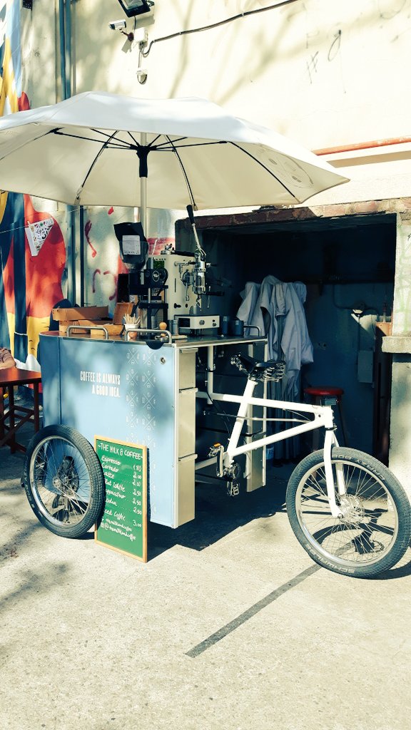 abrilbike's tweet photo. Hoy entre las sorpresas de @Naubostik  hemos descubierto https://t.co/v7yDzpQ2Hu y su #velopresso y a #indigenas #FoodTrucks . Genial!!! https://t.co/RYABPqW1at