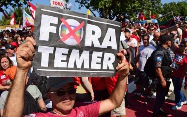 LaPagina's tweet photo. #InterDLP Brasileños salen a las calles nuevamente para pedir la renuncia de Michel Temer
https://t.co/1smOvgsPxu https://t.co/bzqGh0l8eJ