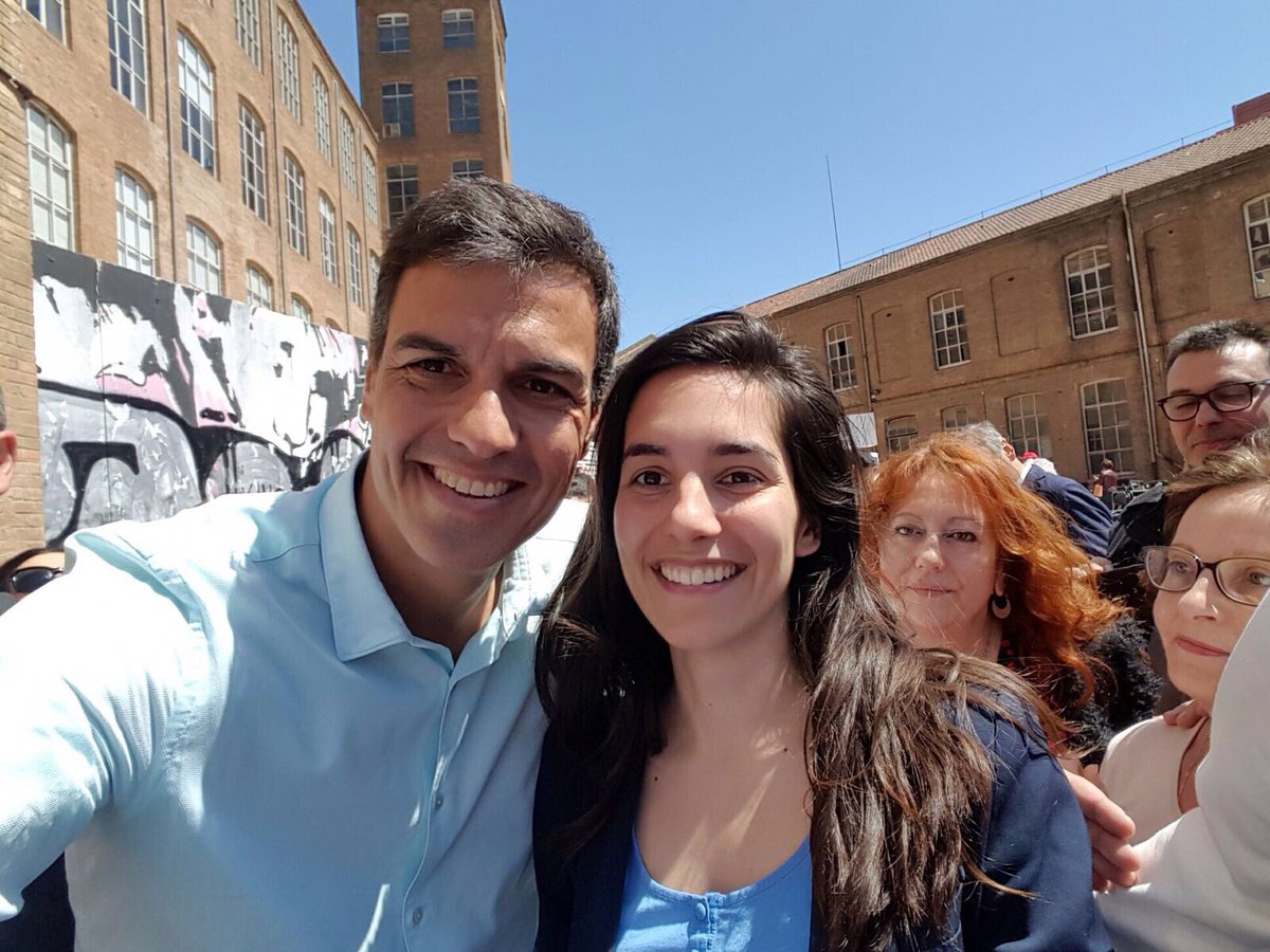 GSiryHouari's tweet photo. Saludo afectuosamente a @sanchezcastejon nuevo SG del @PSOE,esperanza de la socialdemocracia europea. La nueva generación ha llegado!@FFE_PS https://t.co/0lZFXTr8nH