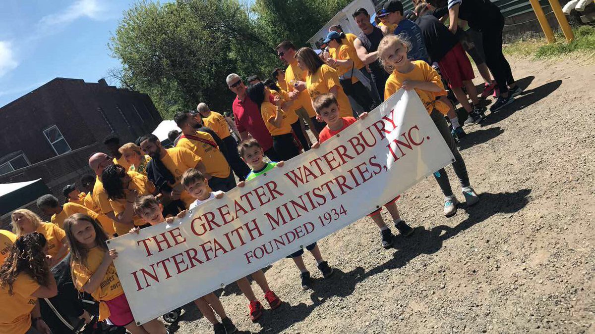 JeffBruneau's tweet photo. Thank you to my @WellsFargo team, @GotGomes, and all the other wonderful volunteers for coming out to support @GWIM2 #hungerwalk2017 https://t.co/1Qt4lfyBpj