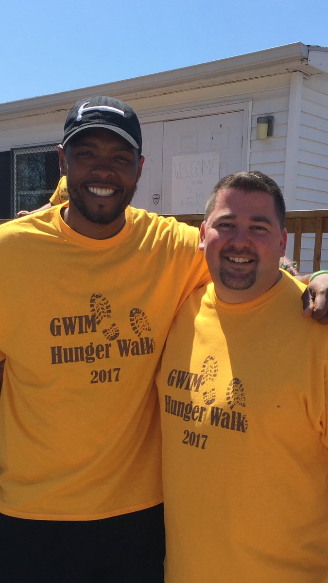 JeffBruneau's tweet photo. Thank you to my @WellsFargo team, @GotGomes, and all the other wonderful volunteers for coming out to support @GWIM2 #hungerwalk2017 https://t.co/1Qt4lfyBpj