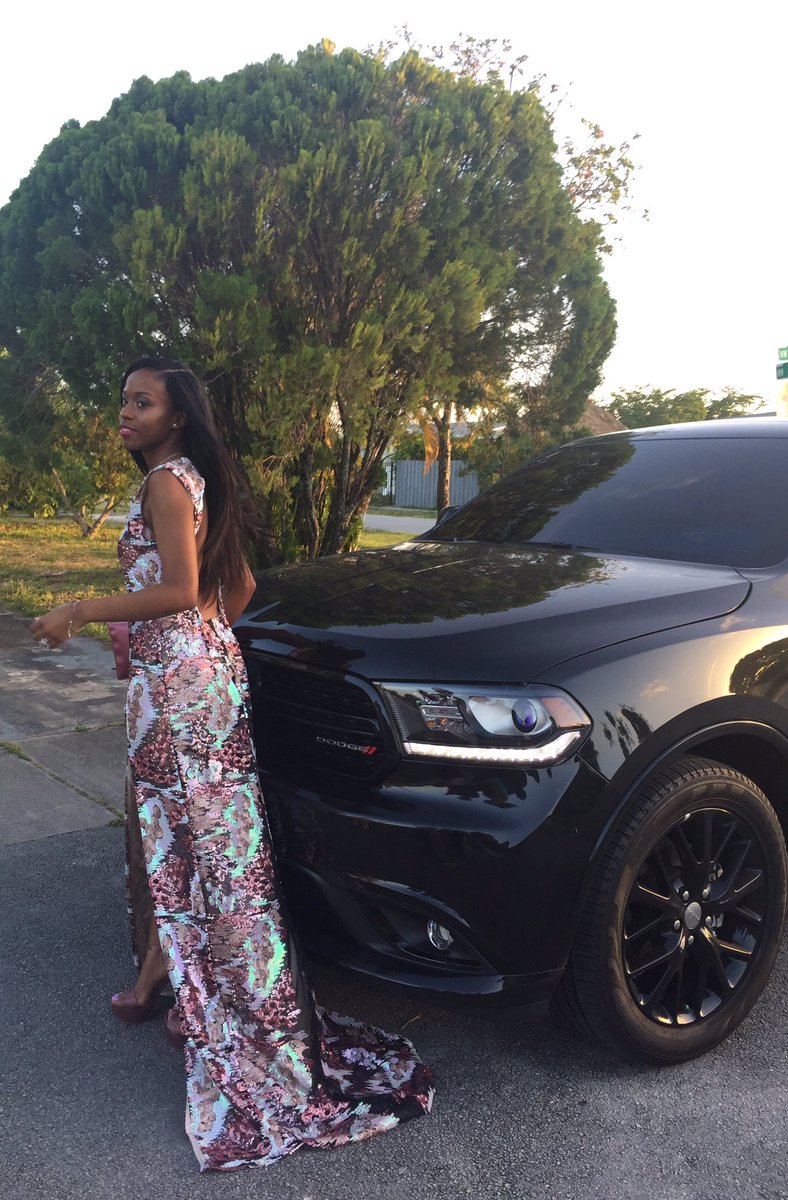_xitsangie's tweet photo. Steve missed out on a catch so now he's madden ๐ #MLECProm #Prom2k17 https://t.co/21vaFJYOCQ