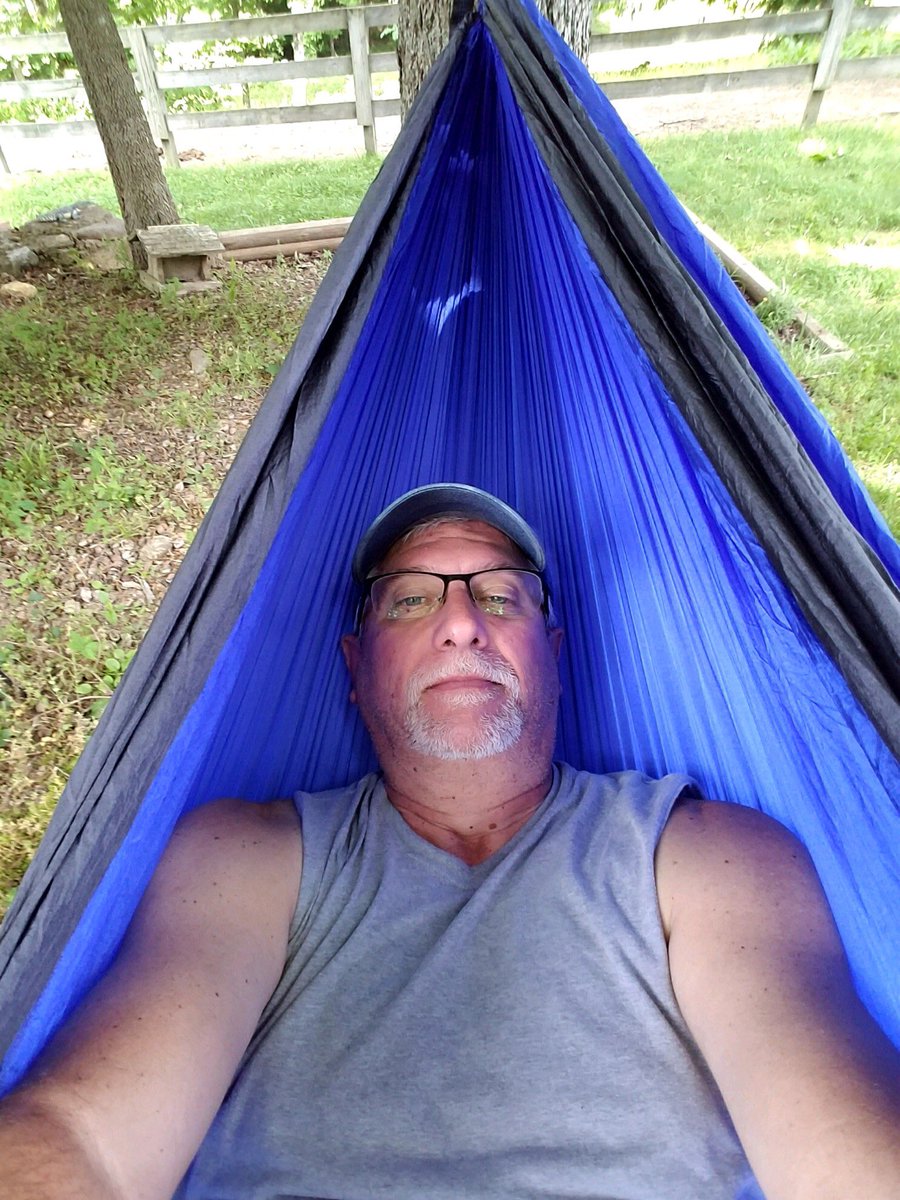 meghankazee's tweet photo. when your dad is already having a better summer than you https://t.co/6AtmfUQmmc
