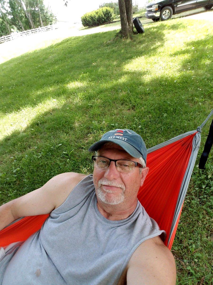 meghankazee's tweet photo. when your dad is already having a better summer than you https://t.co/6AtmfUQmmc