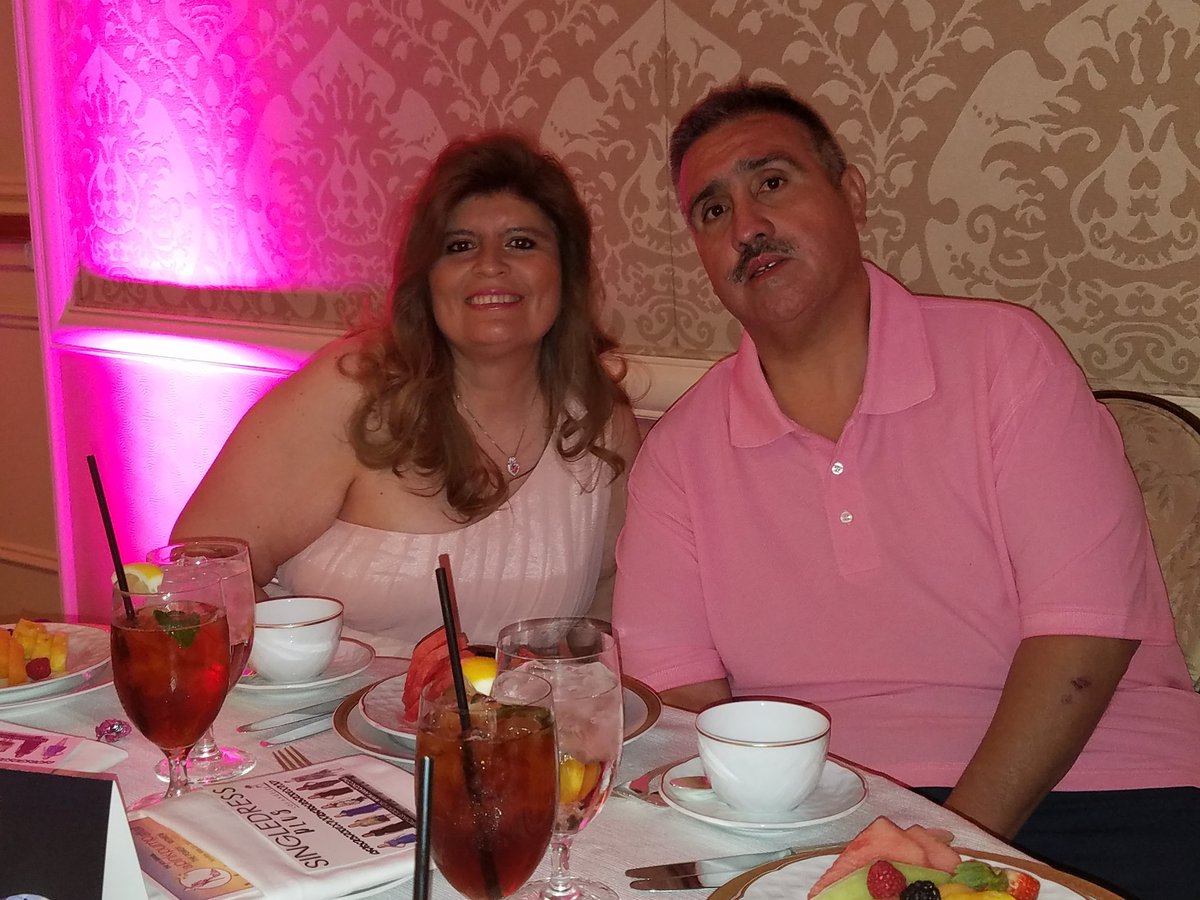 MCMILLIANT's tweet photo. @SEIULocal99 Members Katrina Hamm, Juan &amp; Maria Aguirre at #PinkPump #SNNTFT https://t.co/VFhj556xHL