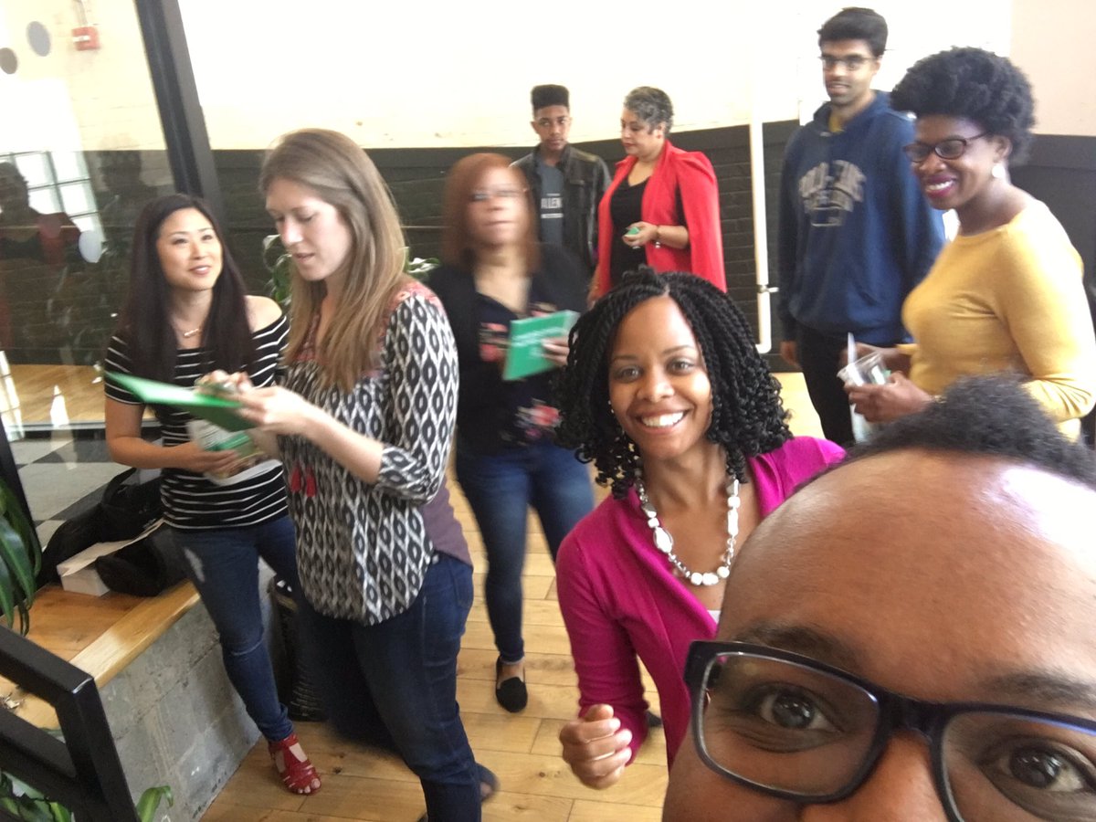 HustleFundBaby's tweet photo. Hanging out with the cool kids! @erinhmckinney @monicahkang @esteem_logic @chasityscooper @shanaymiles #CreativeJump #Spark #Diversity https://t.co/rlOKI2W2Bp