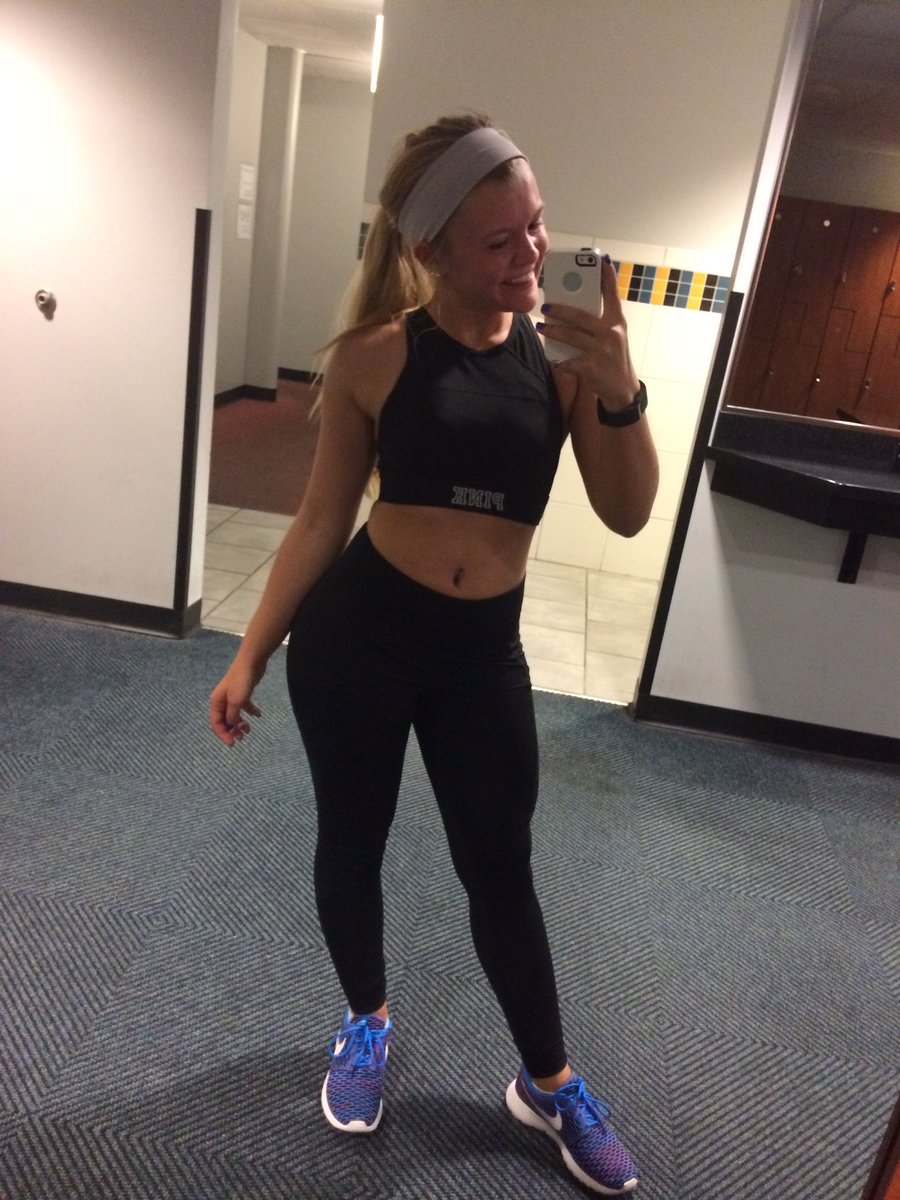 PtulaActive's tweet photo. Here's one of our girls @tns1116 in @PtulaActive active wear working very hard at #crunchhilliard #crunch #hilliard #active #hardworkpaysoff https://t.co/PhdF9ZlKmJ