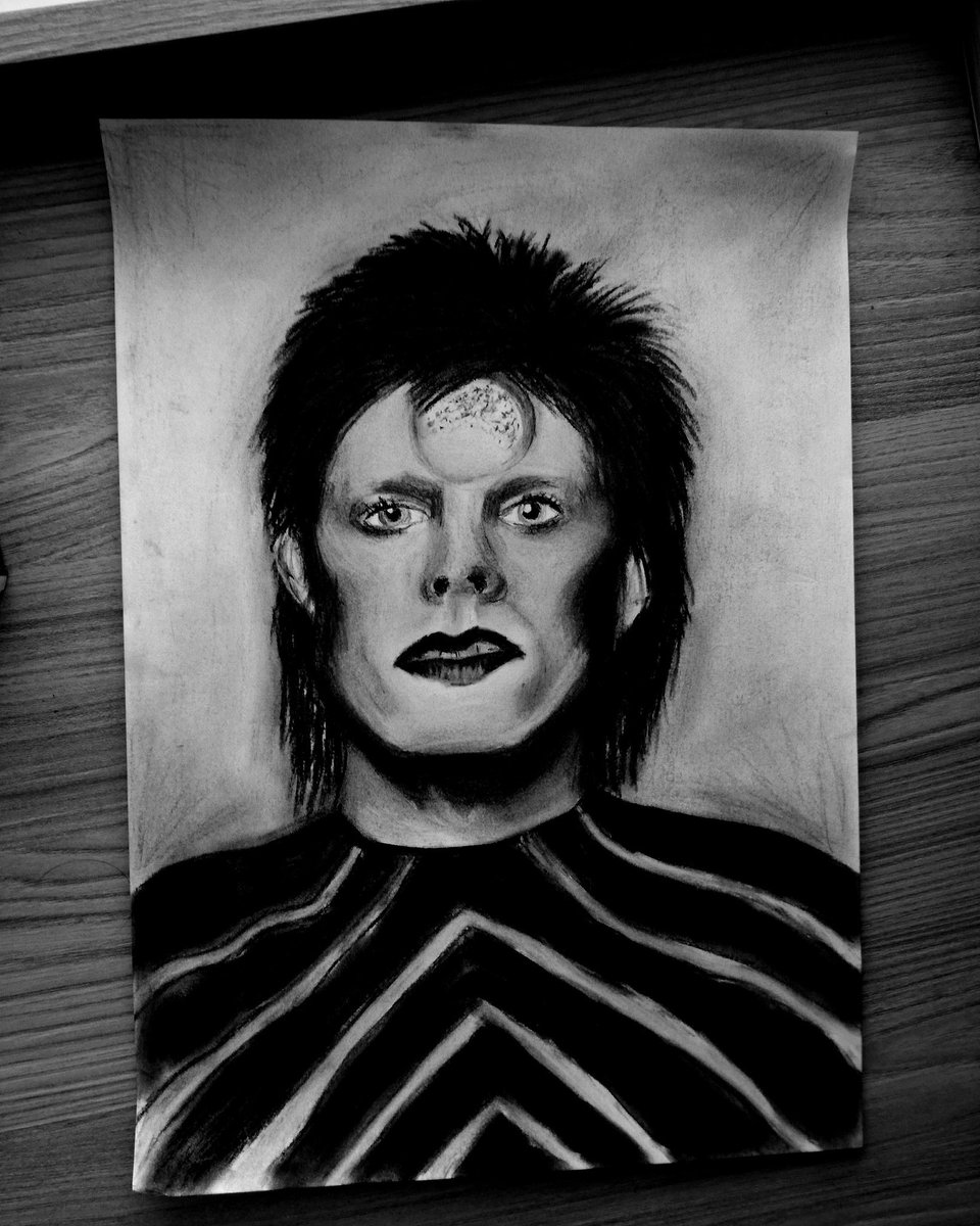 h_d_designs's tweet photo. The b&amp;w version of my chalk Bowie drawing https://t.co/h64V3EpRaw