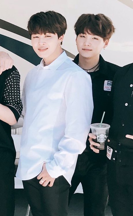 kthjjg's tweet photo. the 2 types of daegu x busan couples tbh https://t.co/cRG8tYkX8K