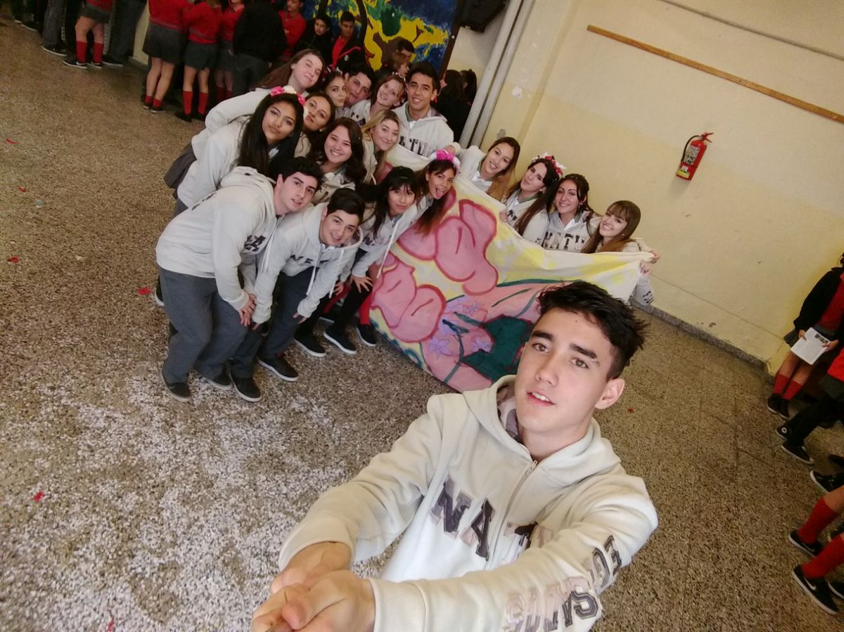 Promoveinte17's tweet photo. PRESENTACIÓN DE CAMPERAS - INSTITUTO MAGDALENA ABRAIN, LANÚS https://t.co/asxWEob5pf