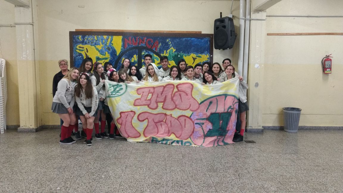 Promoveinte17's tweet photo. PRESENTACIÓN DE CAMPERAS - INSTITUTO MAGDALENA ABRAIN, LANÚS https://t.co/asxWEob5pf