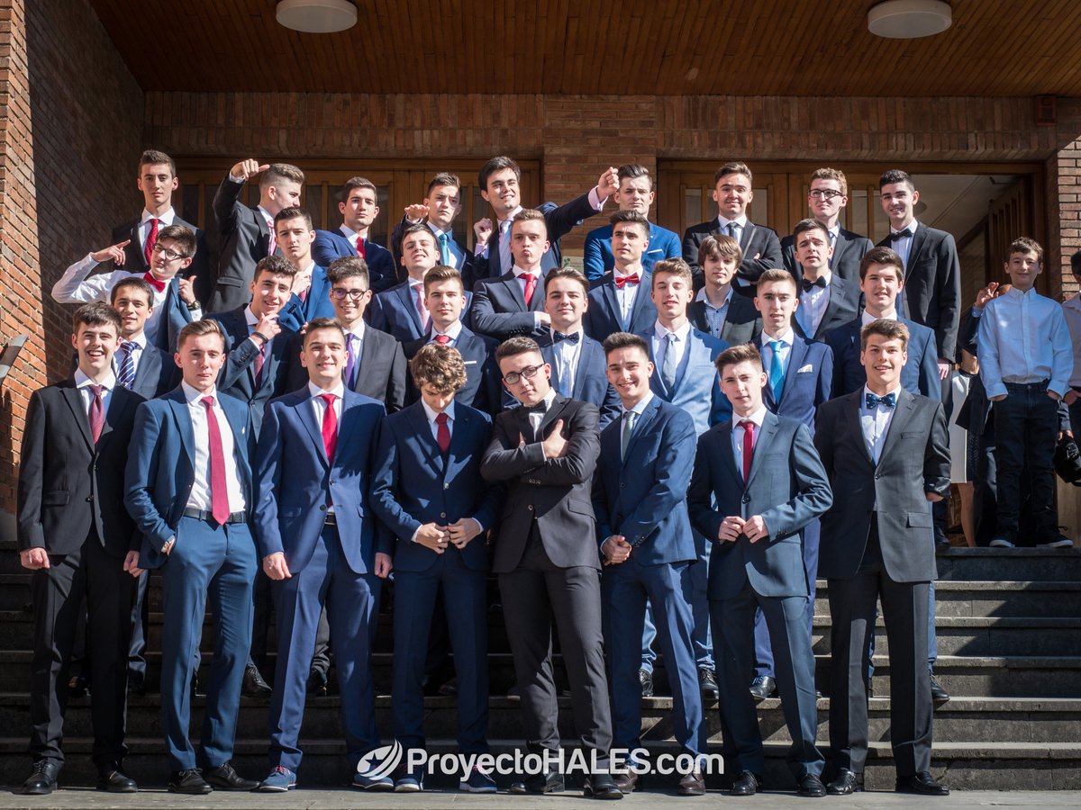 HALESmedia's tweet photo. El otro día celebramos la Graduación de la XXXVIII Promoción de @teresianaspampl. Fotografía HALES https://t.co/oS6PaYDwwl. ¡Enhorabuena! https://t.co/vSo6FuyT2O