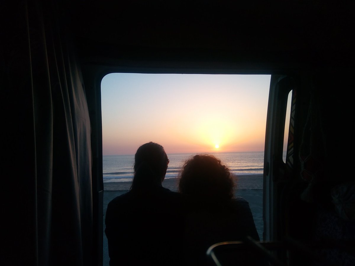 bessiecampervan's tweet photo. Closing an amazing weekend, full of work and music, nothing like return home!
#bessiecampervanpt #vanlife #praiademira #youandme https://t.co/IREvOhseSt